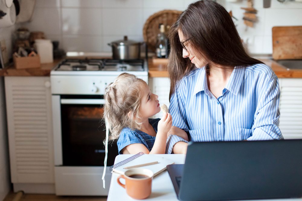 Trabajo desde casa para padres con hijos menores de 11 años